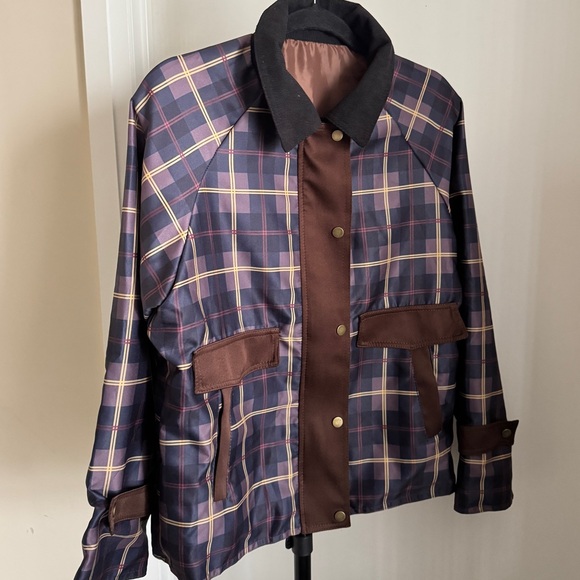Lightweight Plaid Jacket with Brown Accents - Picture 3 of 11